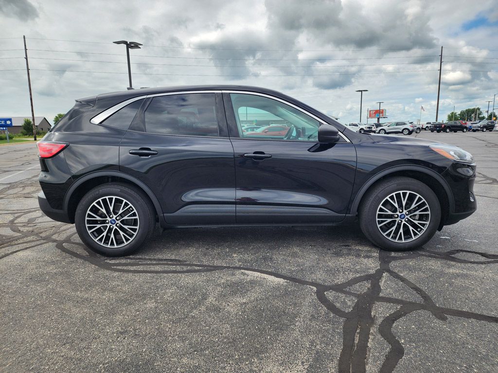 2022 Ford Escape SE photo 3