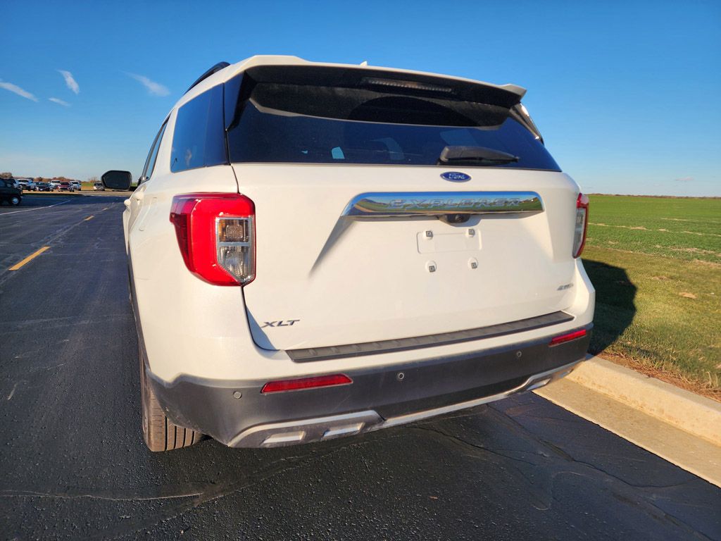 2023 Ford Explorer XLT photo 3