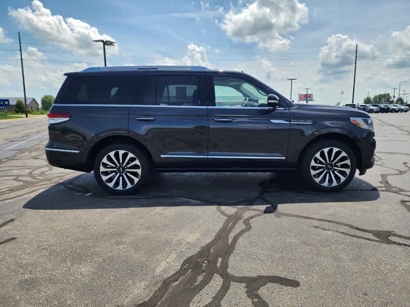 2024 Lincoln Navigator Reserve photo 3