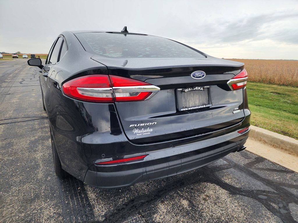 2020 Ford Fusion SE photo 3