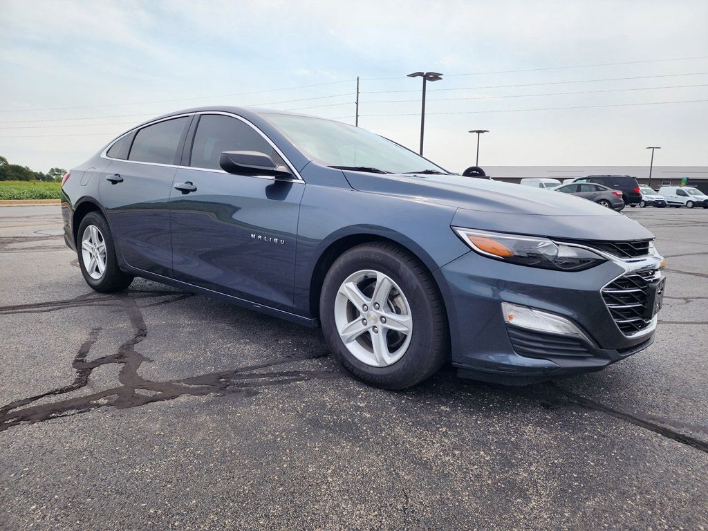 2020 Chevrolet Malibu photo 2