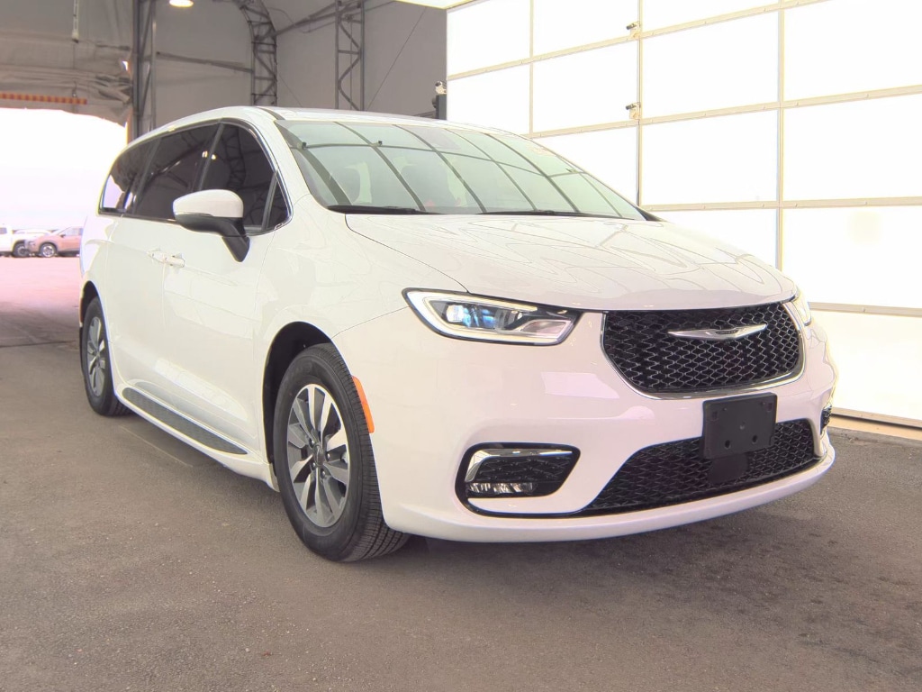 Used 2023 Chrysler Pacifica