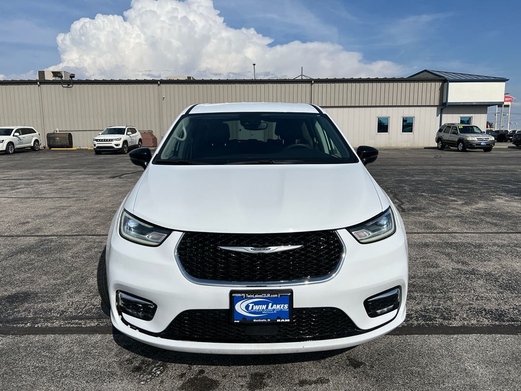 Used 2024 Chrysler Pacifica Hybrid Select Wagon