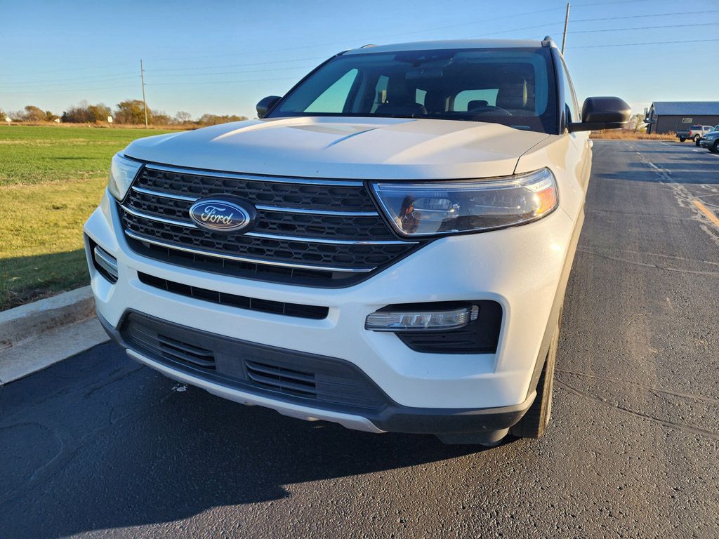 2023 Ford Explorer XLT photo 2