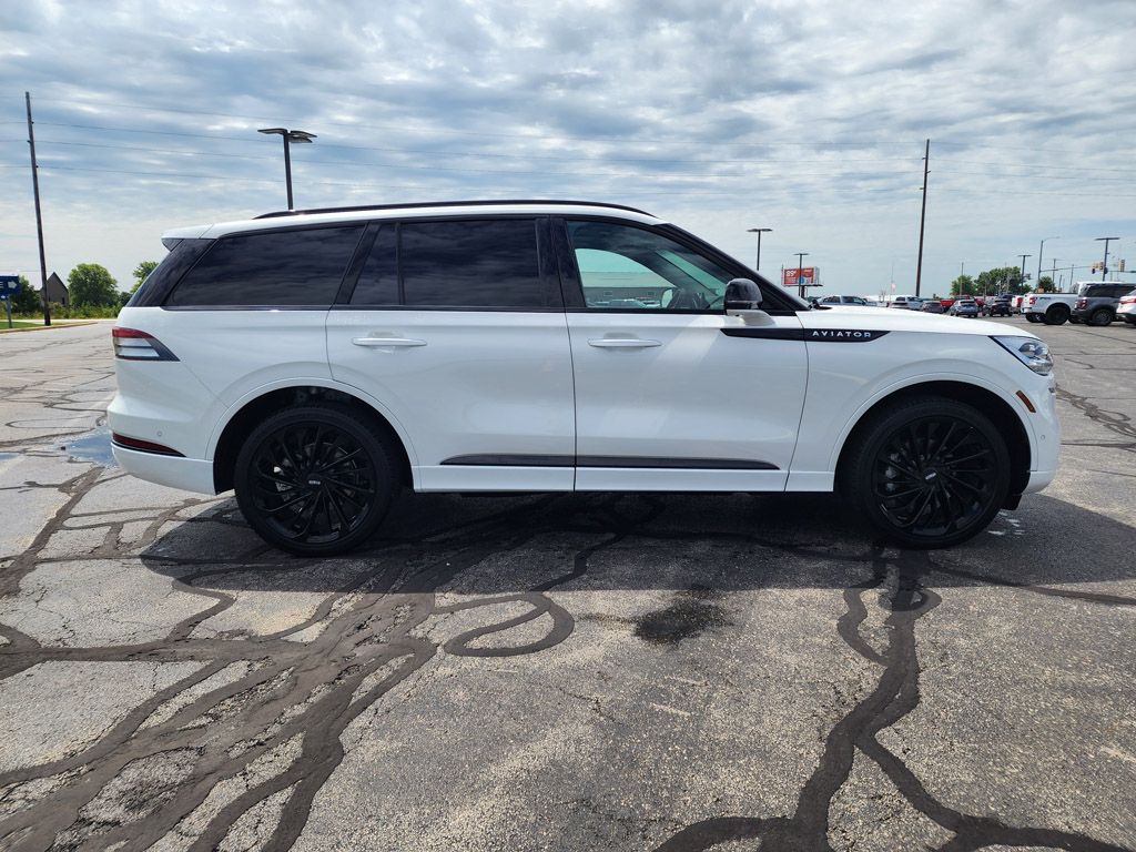 2024 Lincoln Aviator Reserve photo 2