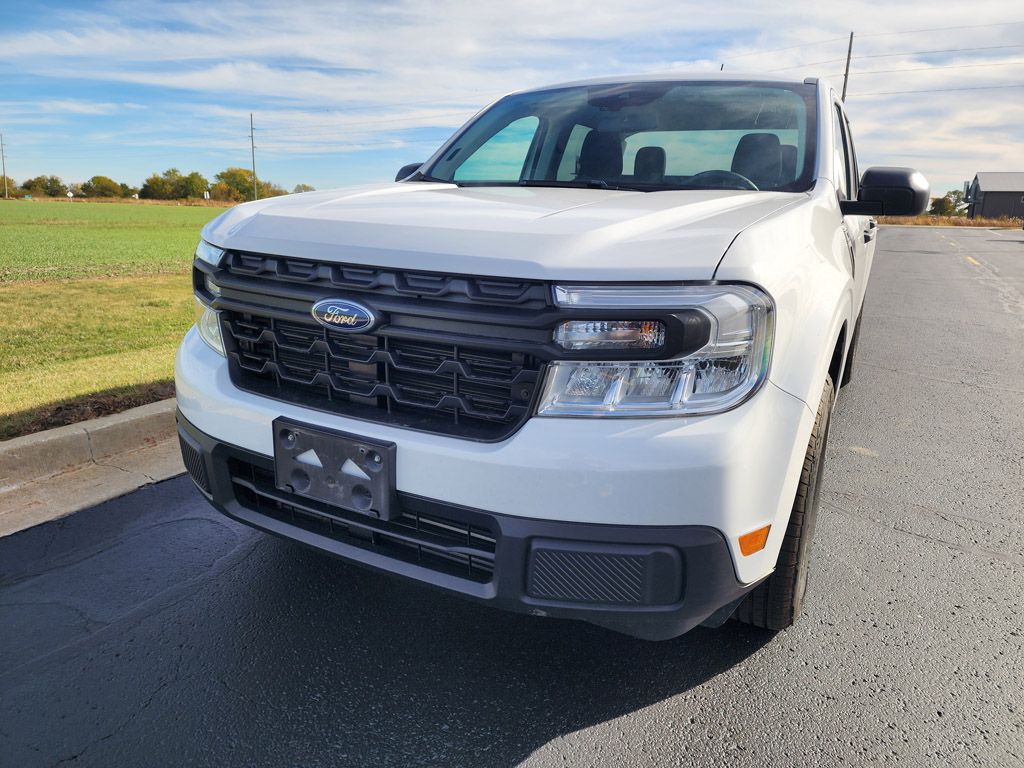 2022 Ford Maverick XL photo 2