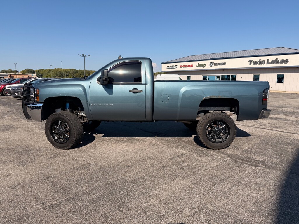 2008 Chevrolet Silverado 1500 Work Truck photo 2
