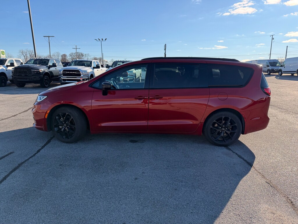 2025 Chrysler Pacifica Limited photo 2