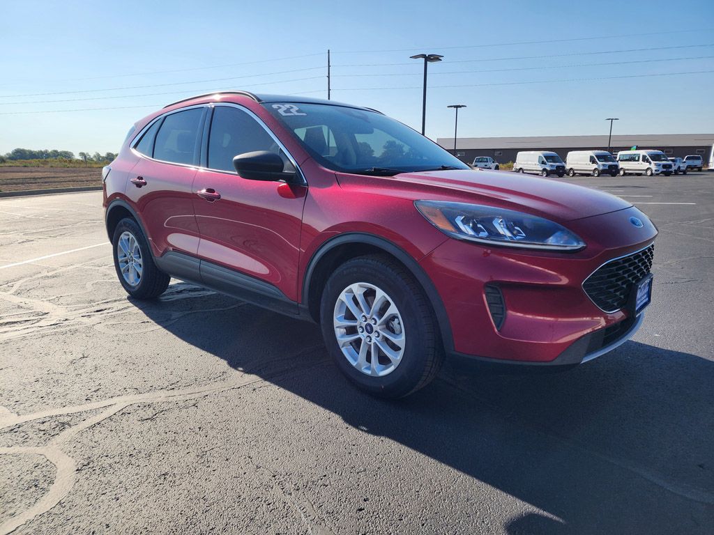 2022 Ford Escape SE photo 2