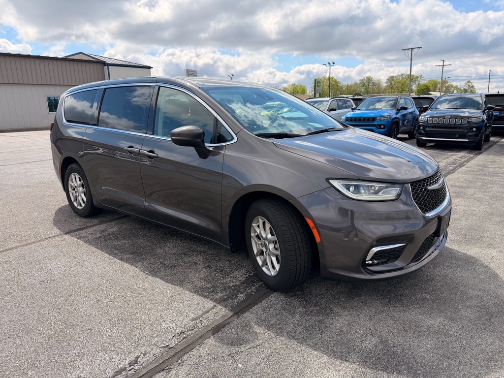 Used 2023 Chrysler Pacifica