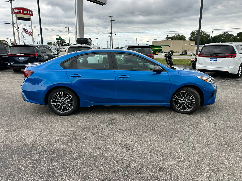 2023 Kia Forte GT-Line photo 4
