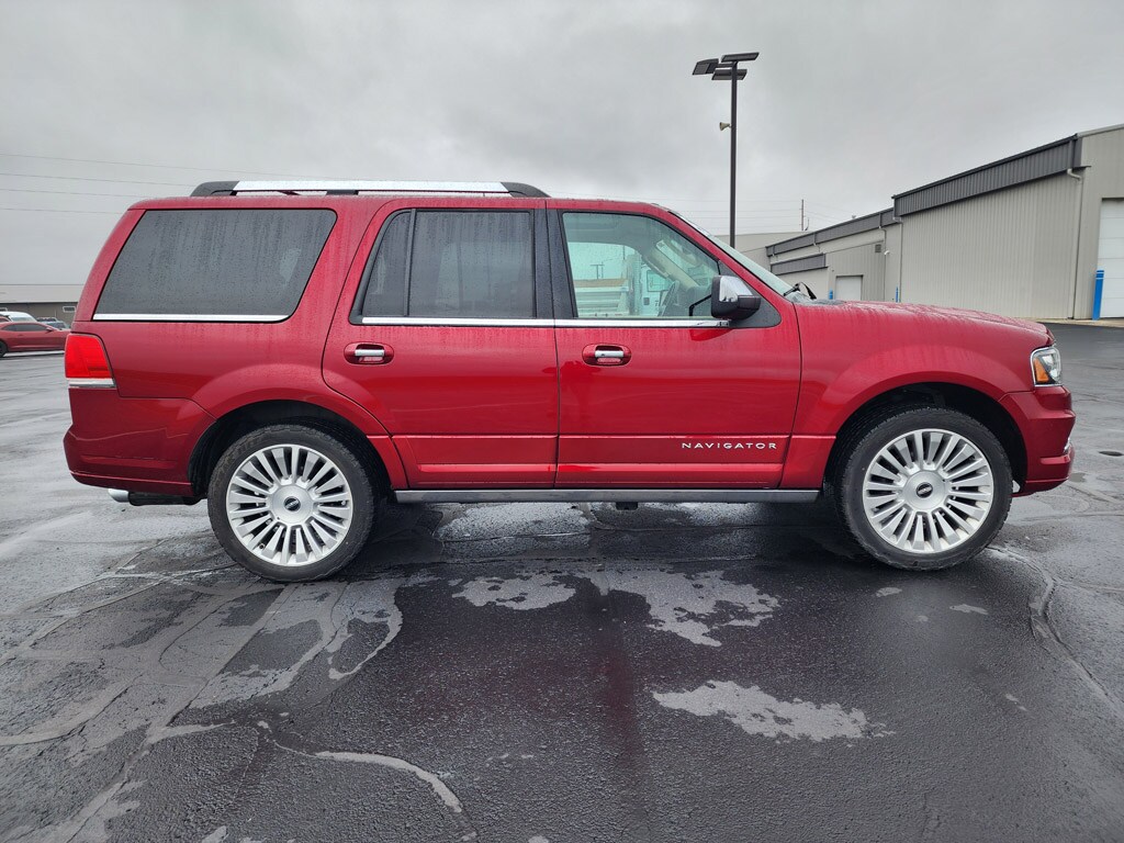 2015 Lincoln Navigator Base photo 3