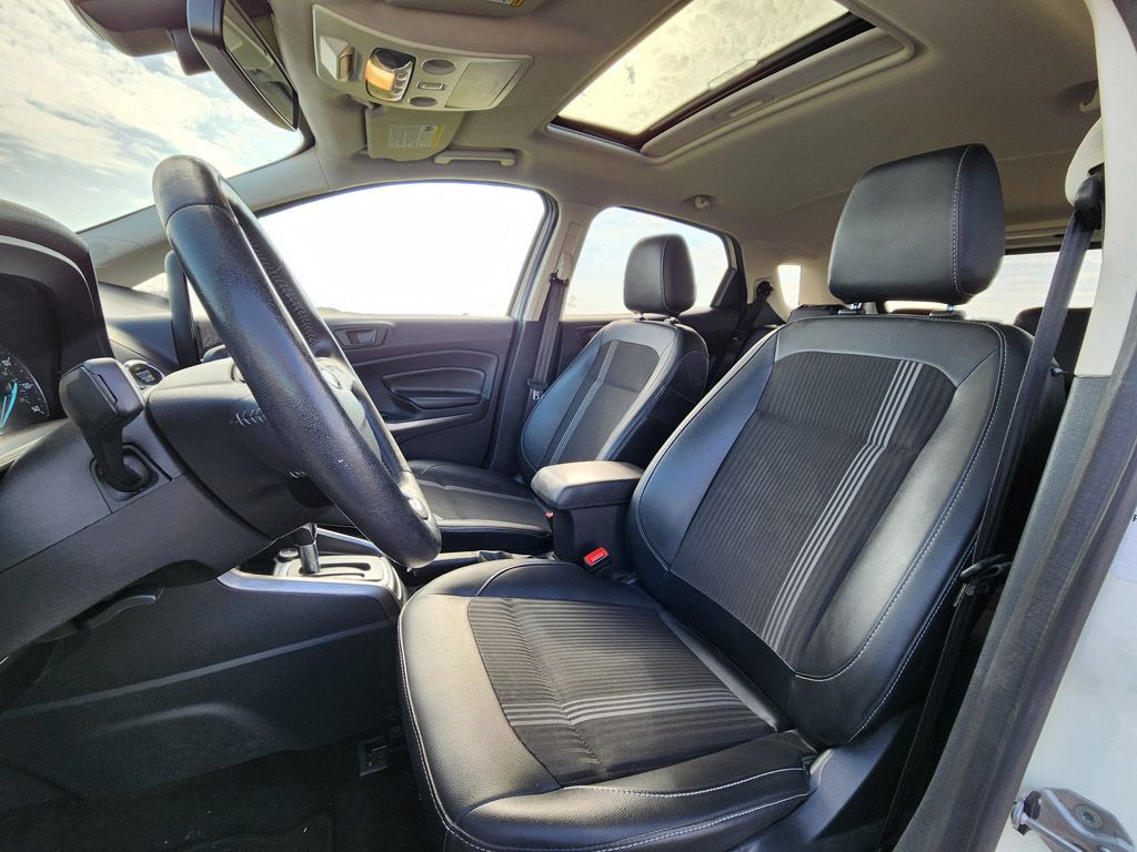 2021 Ford EcoSport SES photo 4