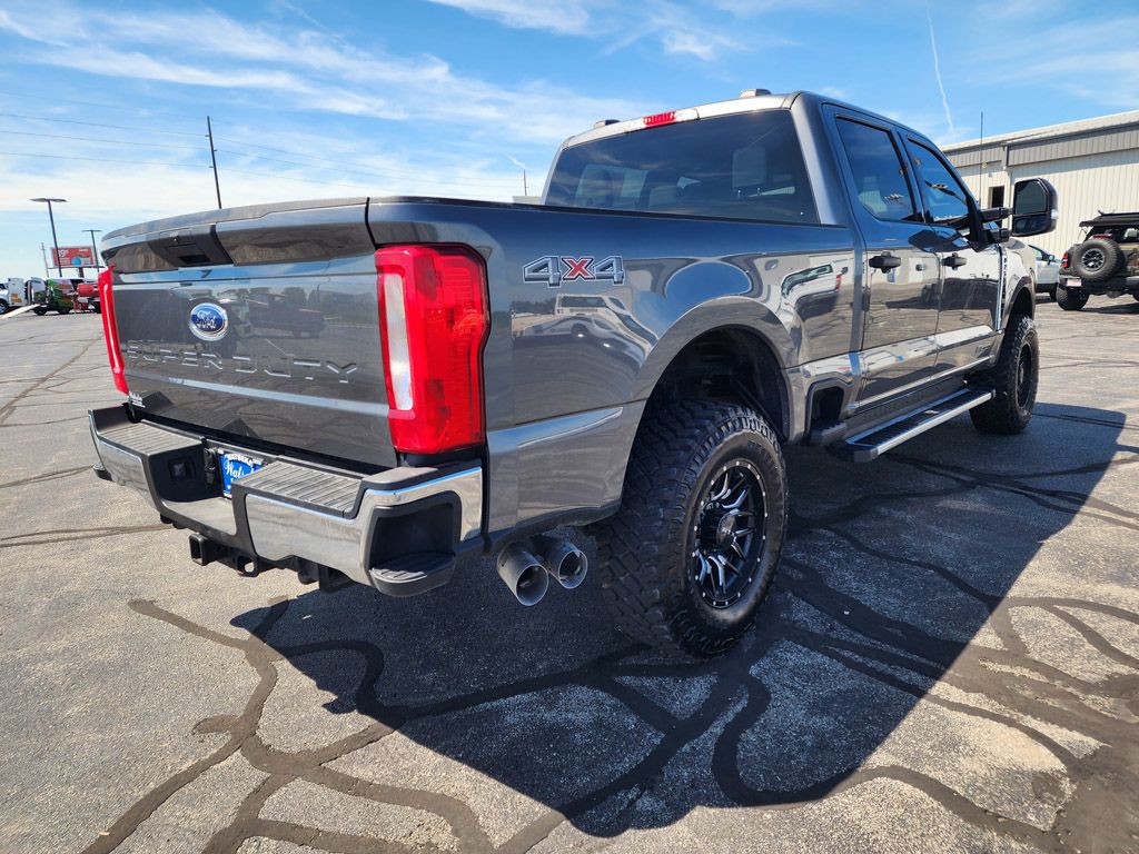 2023 Ford F-250 XLT photo 4