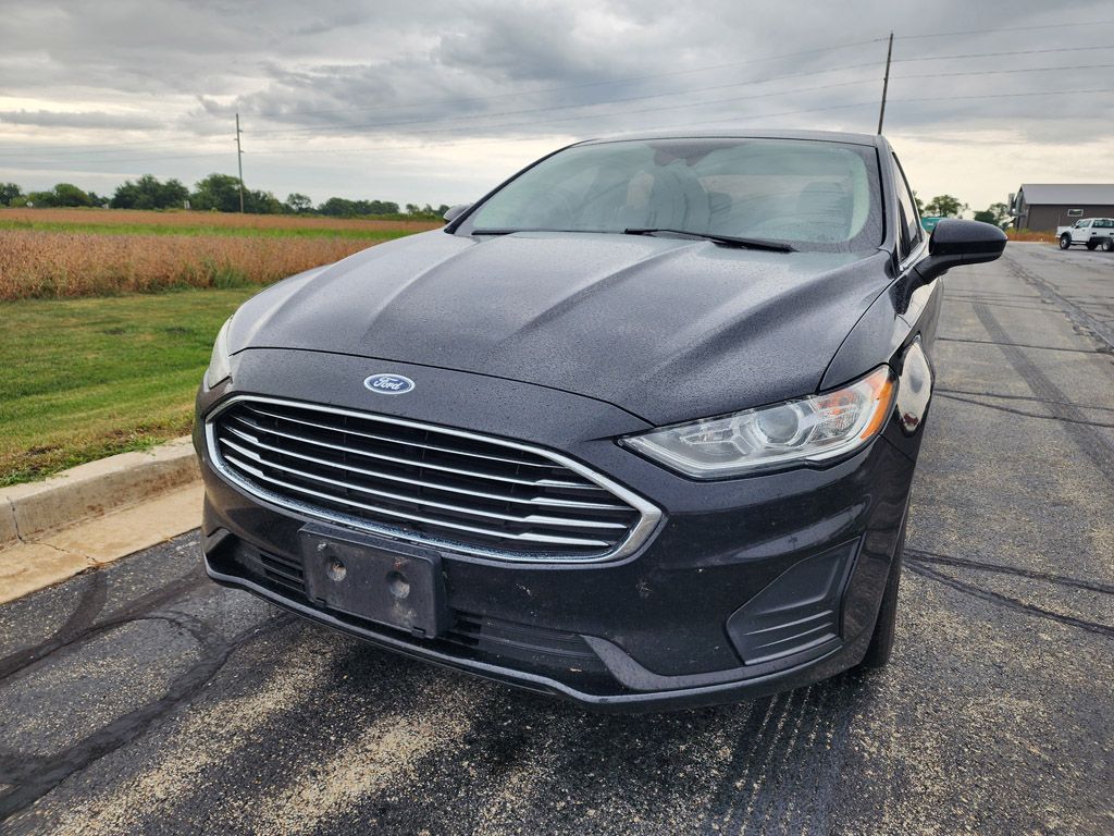 2020 Ford Fusion SE photo 2