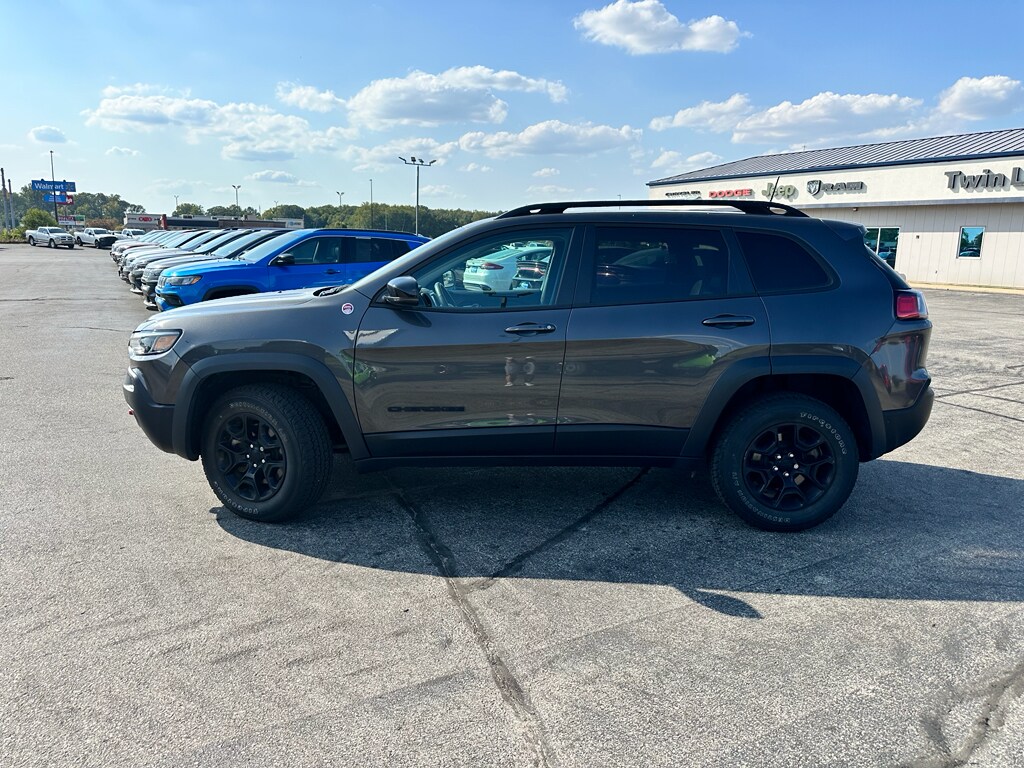 Used 2023 Jeep Cherokee Trailhawk Wagon