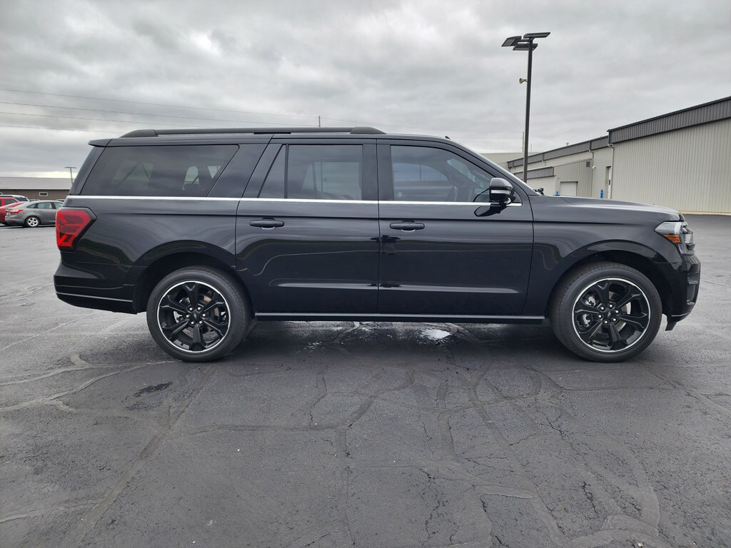 2022 Ford Expedition MAX Limited photo 3