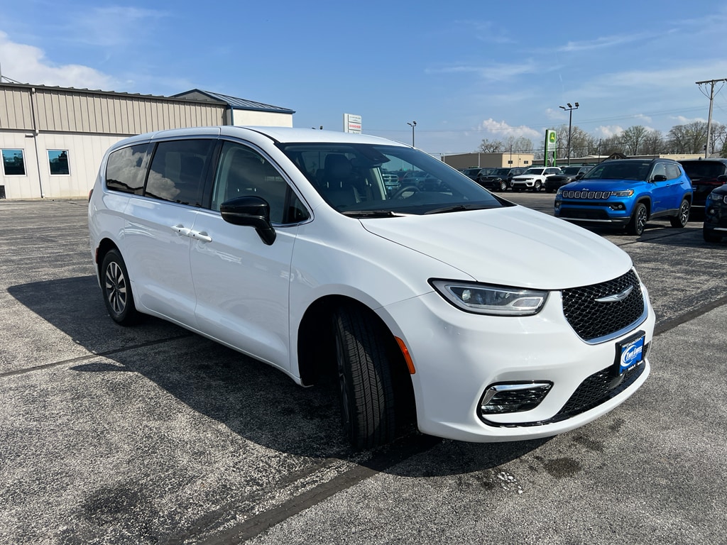 Used 2024 Chrysler Pacifica Hybrid Select Wagon