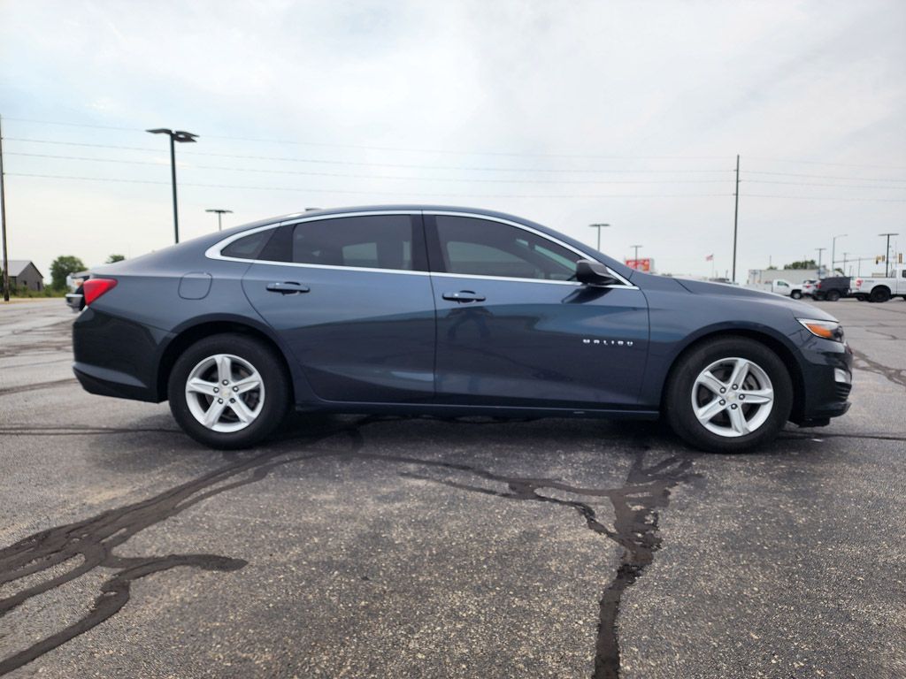 2020 Chevrolet Malibu photo 3