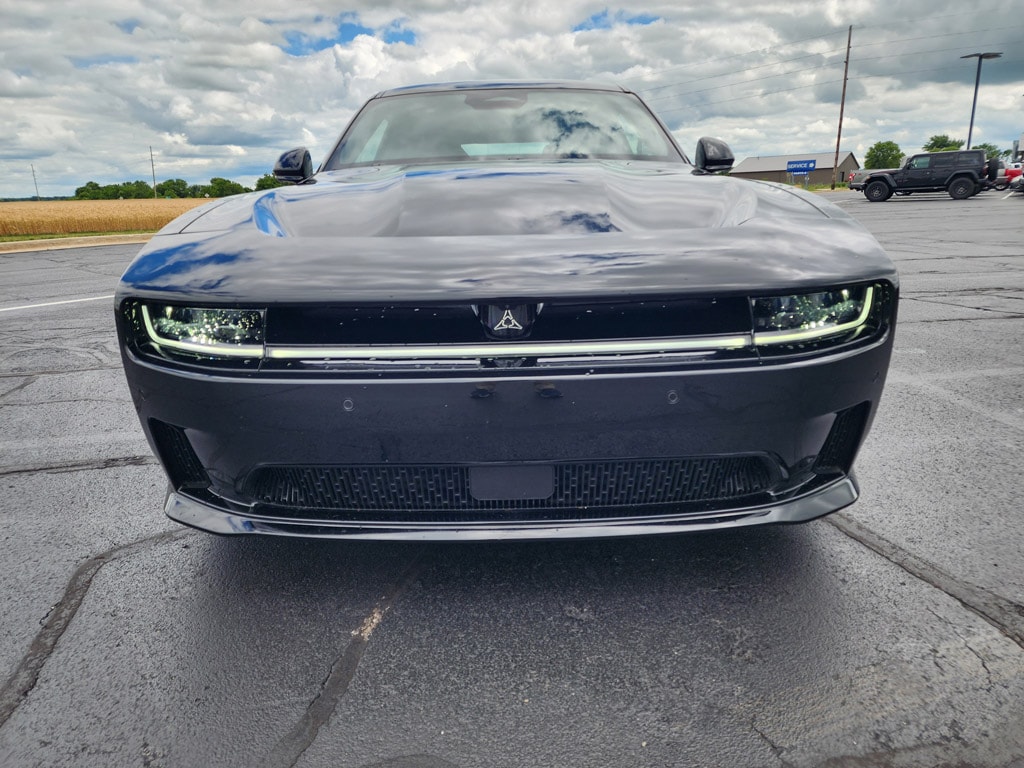 Used 2024 Dodge Charger Daytona Scat Pack with VIN 2C3CDBDKXRR207589 for sale in Watseka, IL