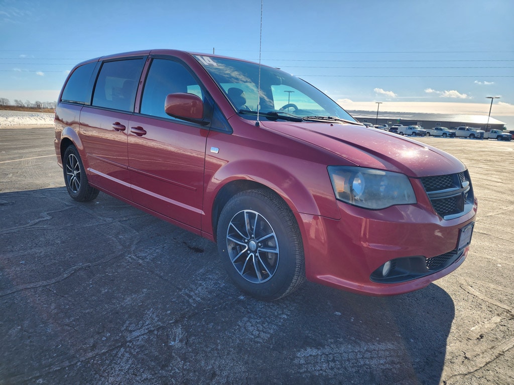 Used 2014 Dodge Grand Caravan SXT with VIN 2C4RDGCG8ER261676 for sale in Watseka, IL