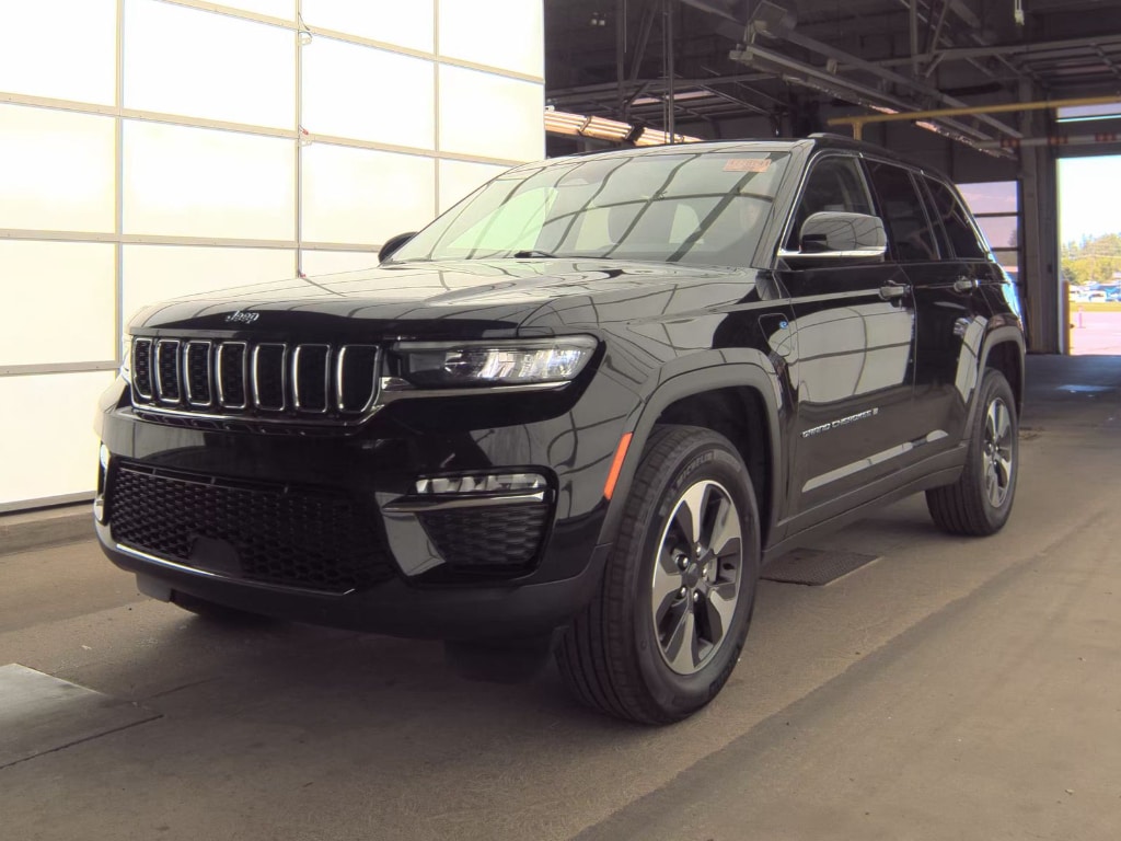 2023 Jeep Grand Cherokee 4xe 4x4's photo