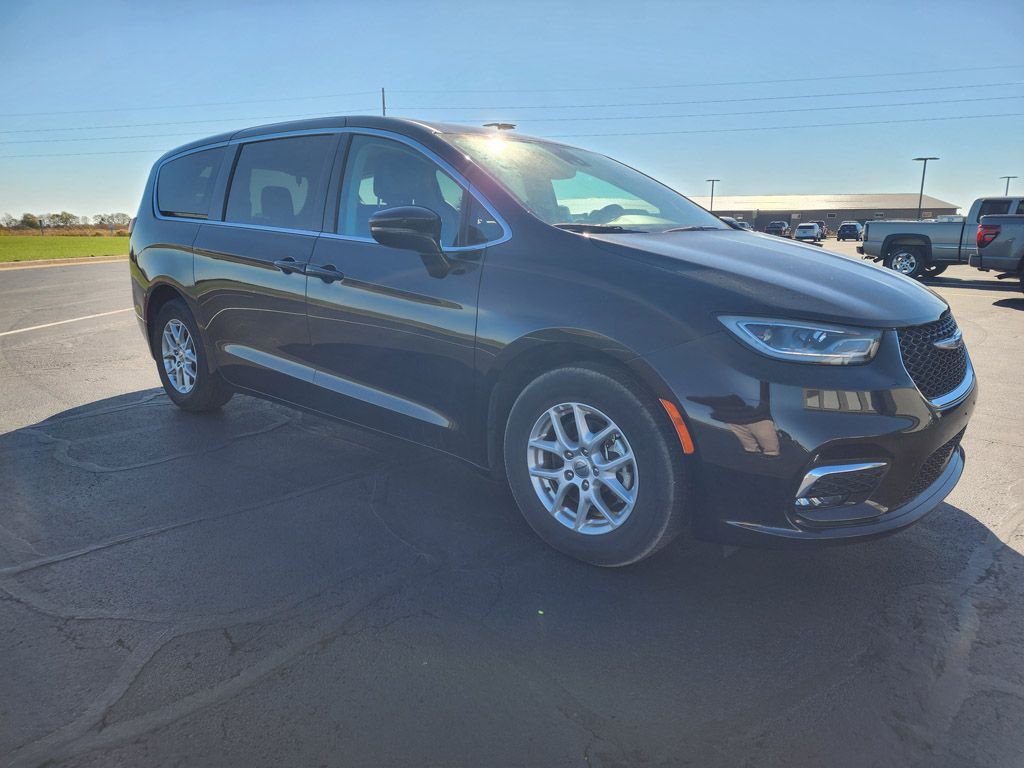 2024 Chrysler Pacifica Touring L photo 2