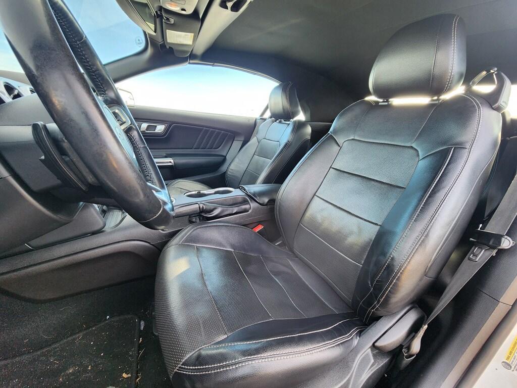 2019 Ford Mustang EcoBoost Premium Convertible photo 4