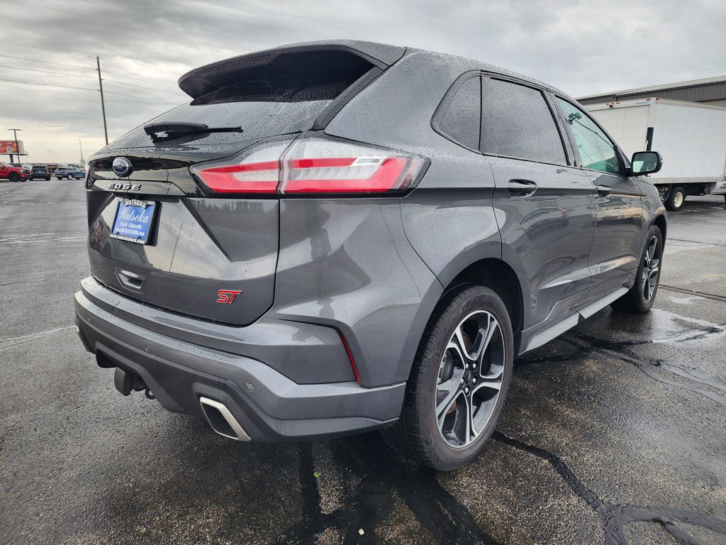 2024 Ford Edge ST photo 4