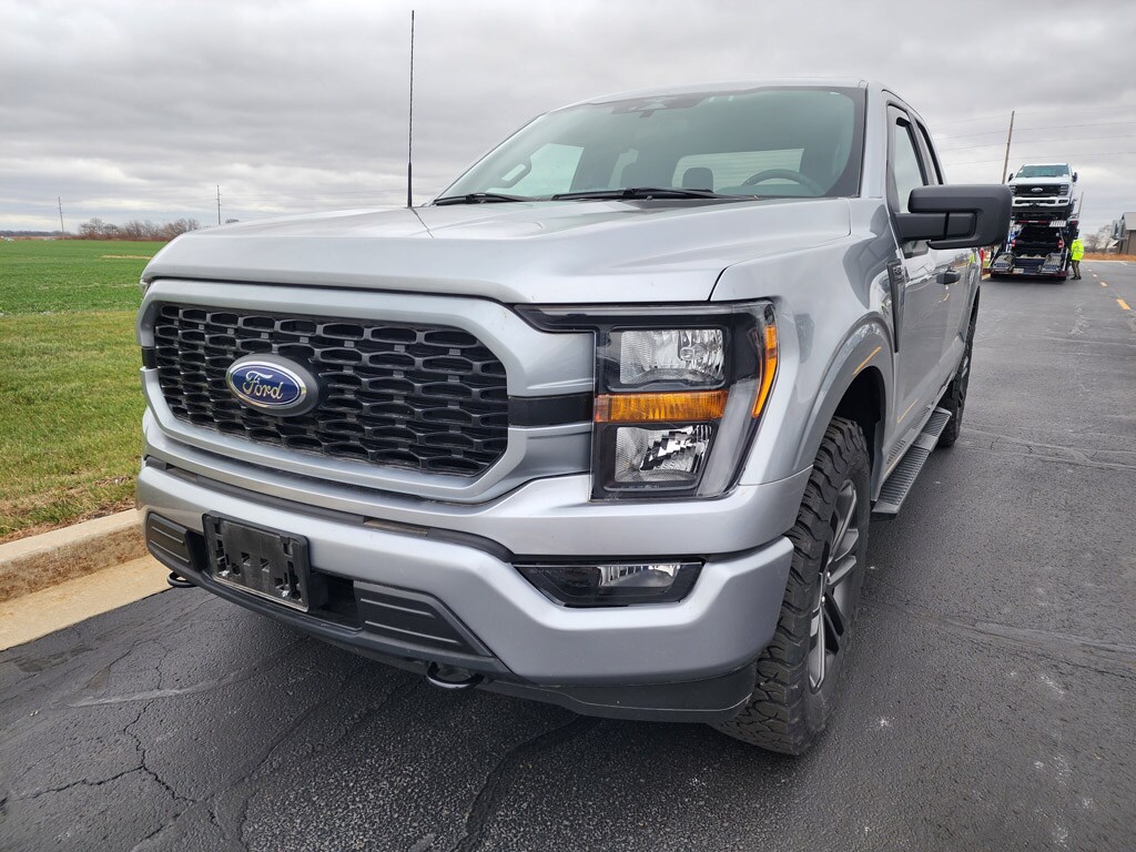 2023 Ford F-150 XL photo 2
