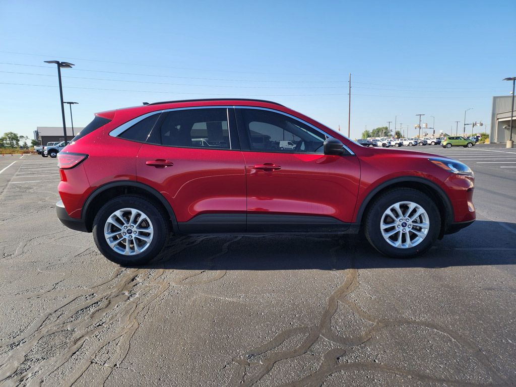 2022 Ford Escape SE photo 3