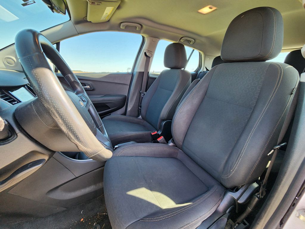 2019 Chevrolet Trax LS photo 4