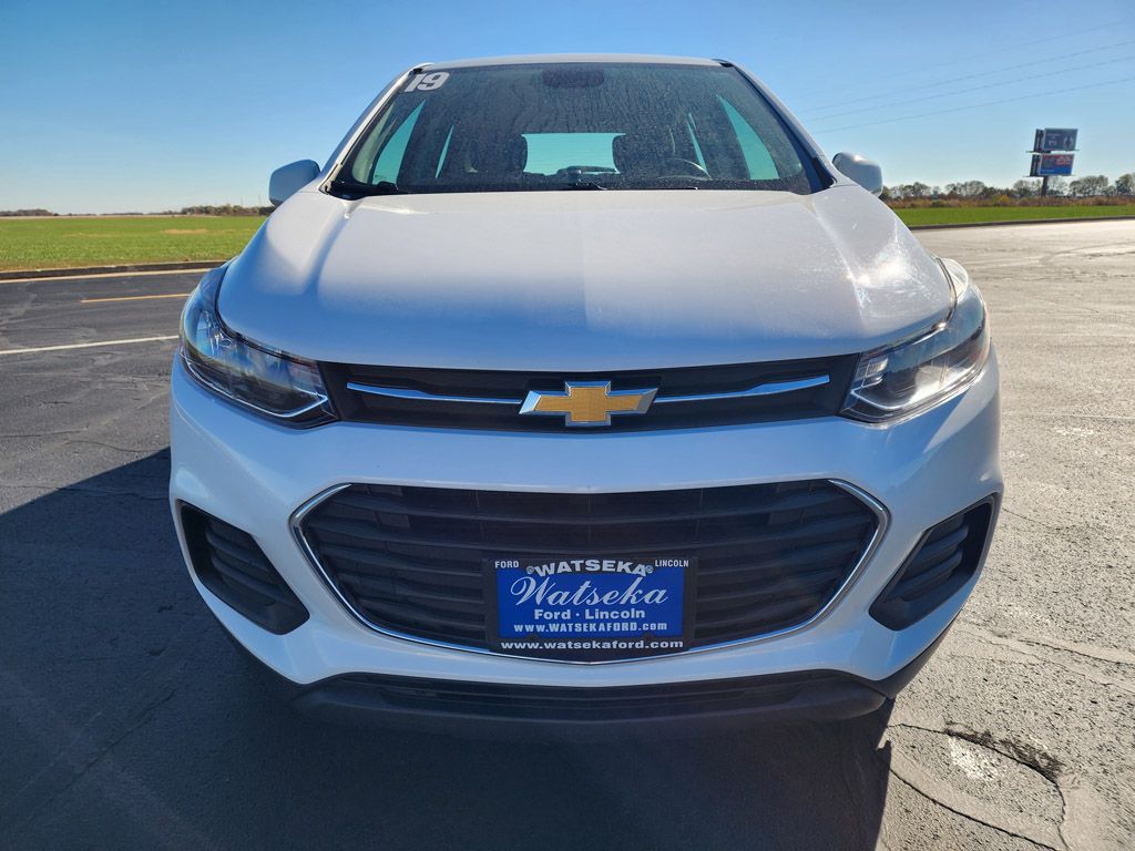 Used 2019 Chevrolet Trax LS with VIN 3GNCJKSBXKL167144 for sale in Watseka, IL