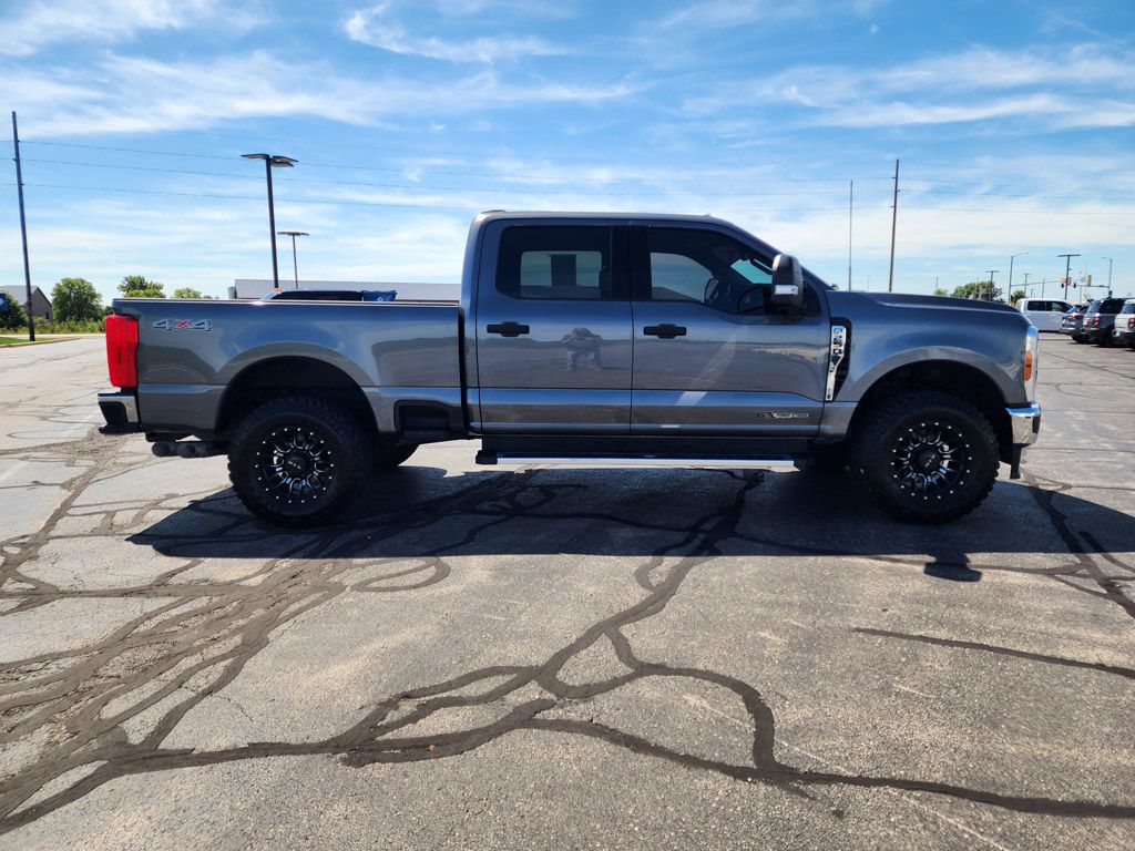 2023 Ford F-250 XLT photo 3