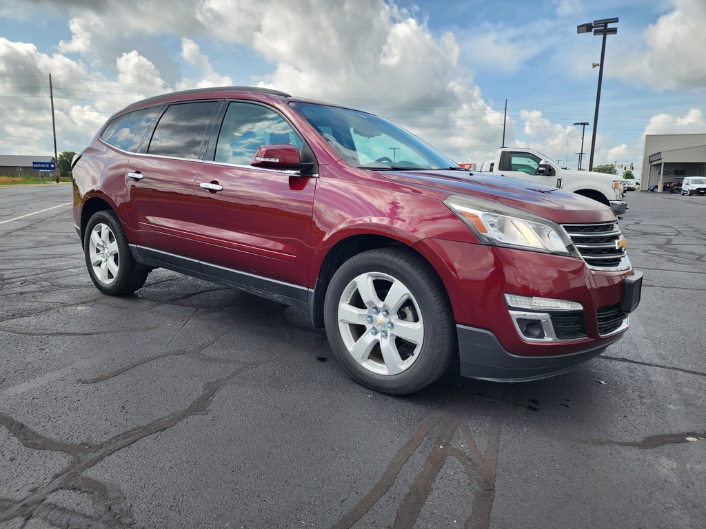 Used 2016 Chevrolet Traverse 1LT with VIN 1GNKRGKD8GJ290166 for sale in Watseka, IL
