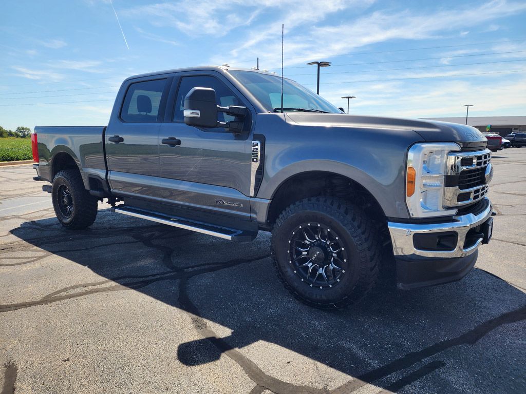 2023 Ford F-250 XLT photo 2