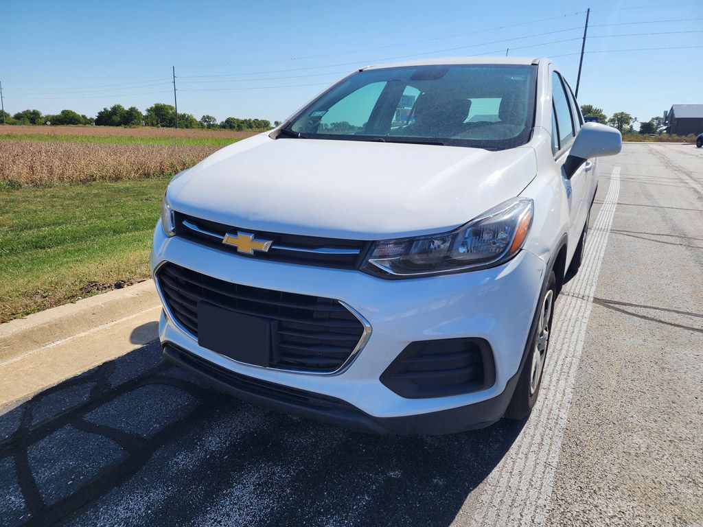 2019 Chevrolet Trax LS photo 2