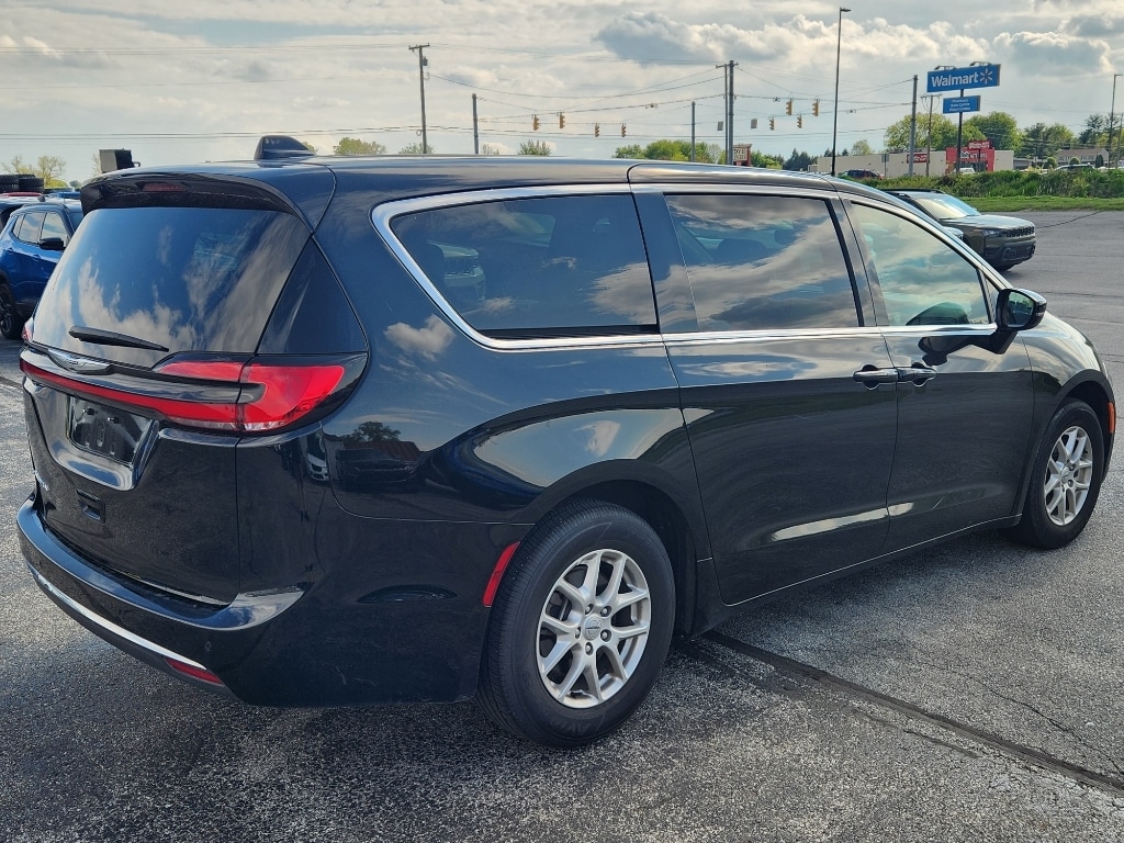 Used 2025 Chrysler Pacifica