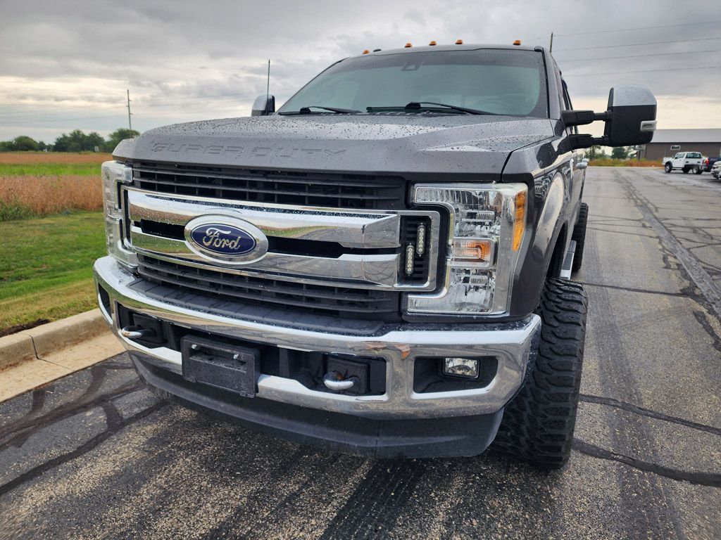 2017 Ford F-250 XLT photo 2