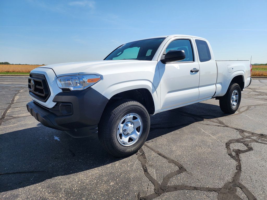2022 Toyota Tacoma SR's photo