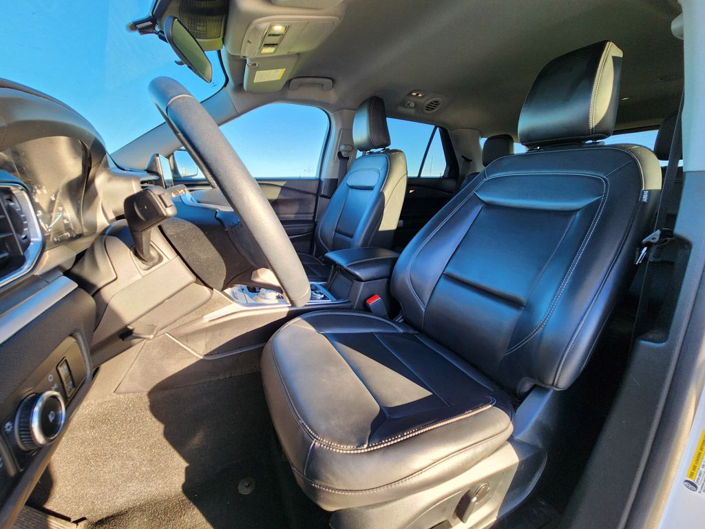 2023 Ford Explorer XLT photo 4
