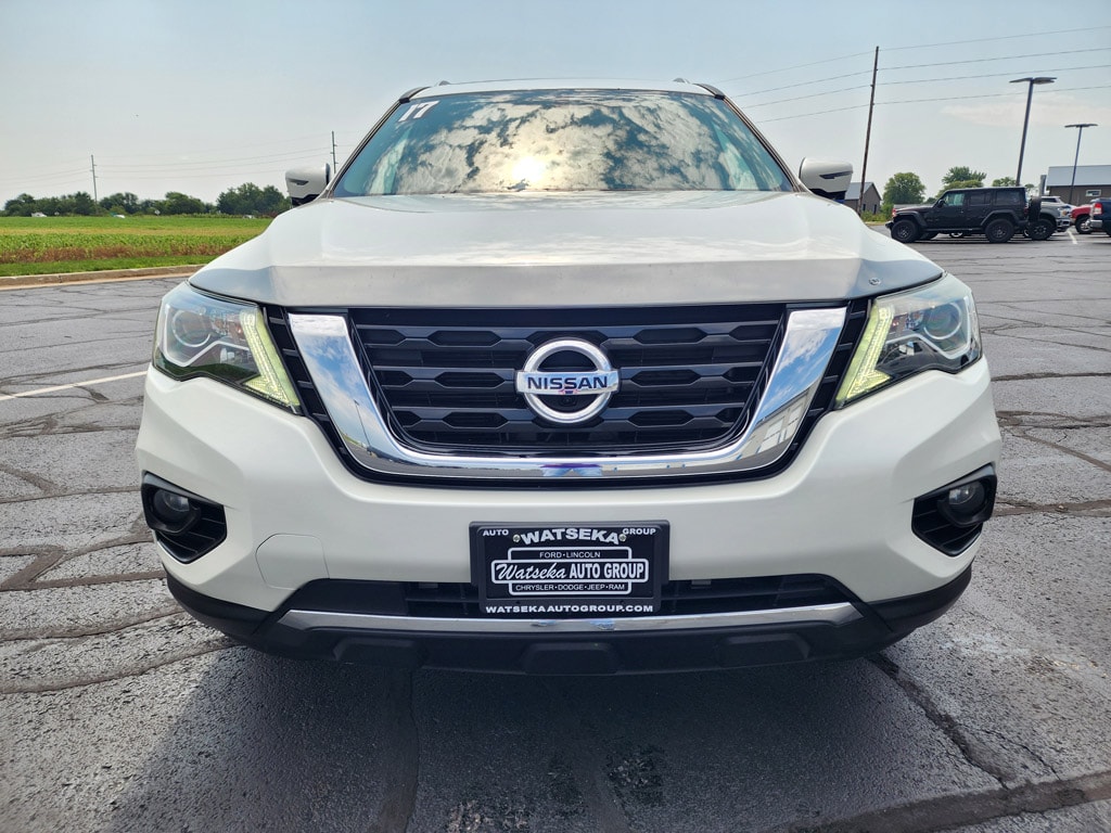 Used 2017 Nissan Pathfinder SL with VIN 5N1DR2MM2HC676696 for sale in Watseka, IL