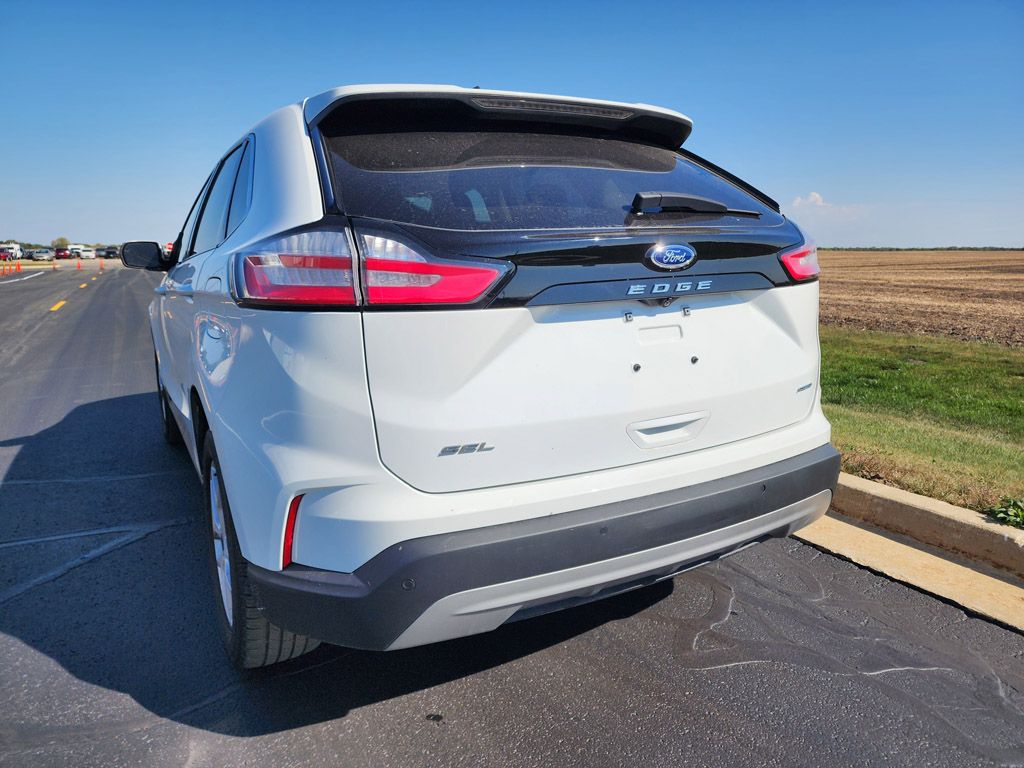 2022 Ford Edge SEL photo 3