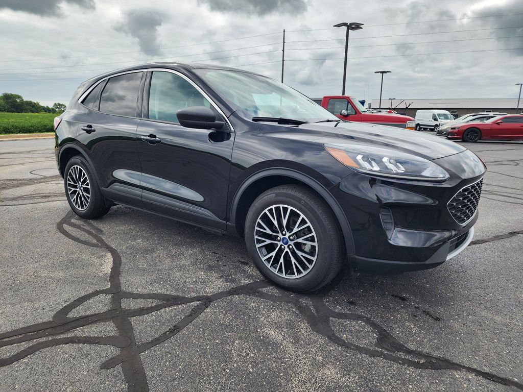 2022 Ford Escape SE photo 2