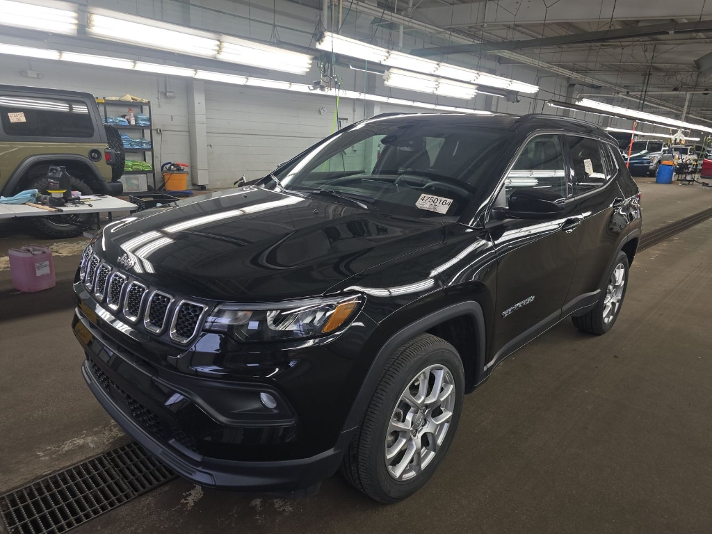 2024 Jeep Compass Latitude Lux 4X4's photo