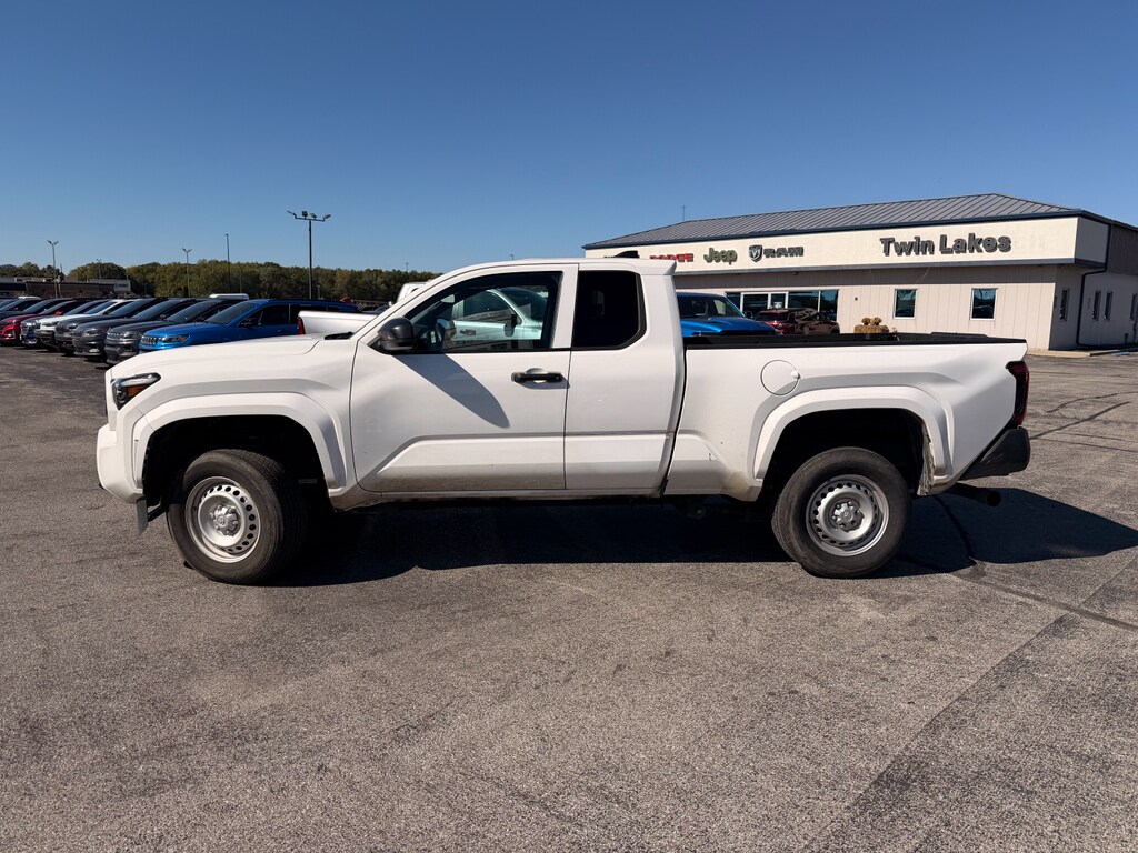 2024 Toyota Tacoma SR photo 2