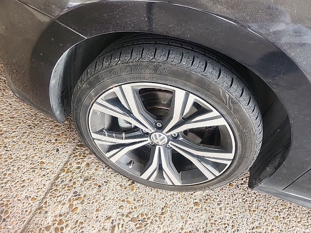 2021 Volkswagen Passat 2.0T SE Auto's photo