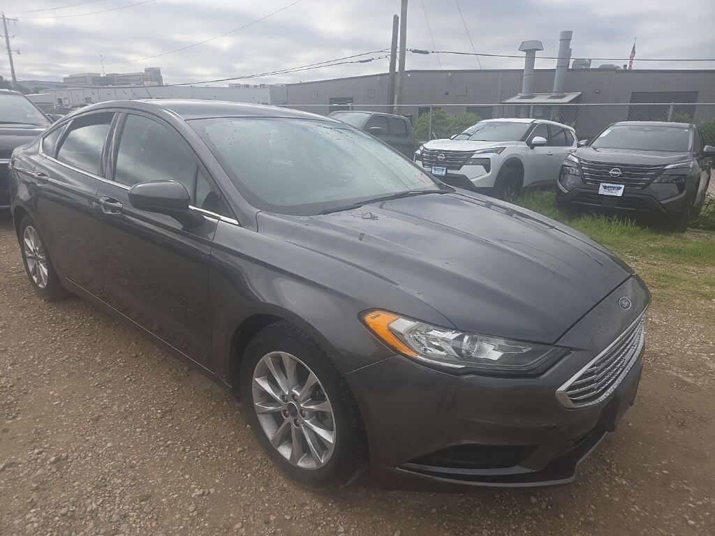 Used 2017 Ford Fusion SE Sedan