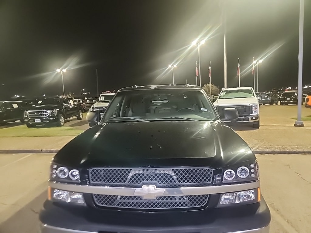 2004 Chevrolet Avalanche Base's photo