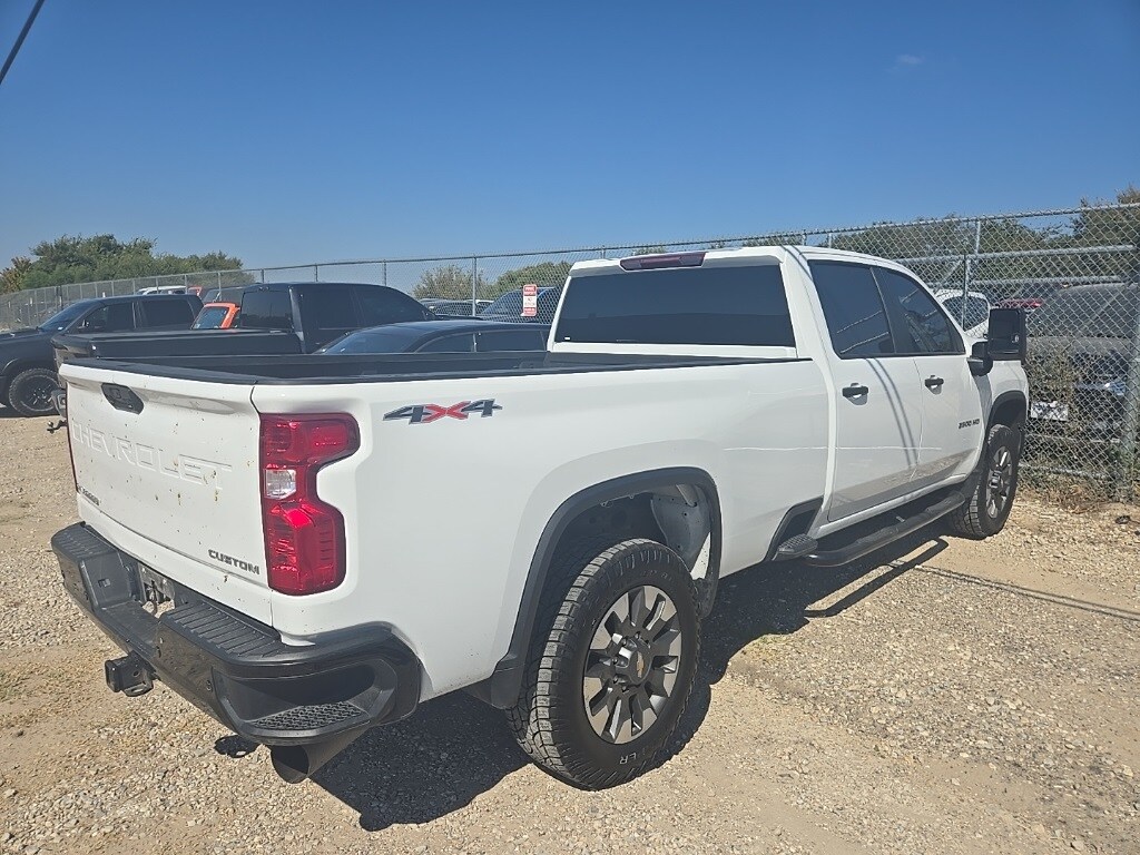 2024 Chevrolet Silverado 2500HD Custom photo 3